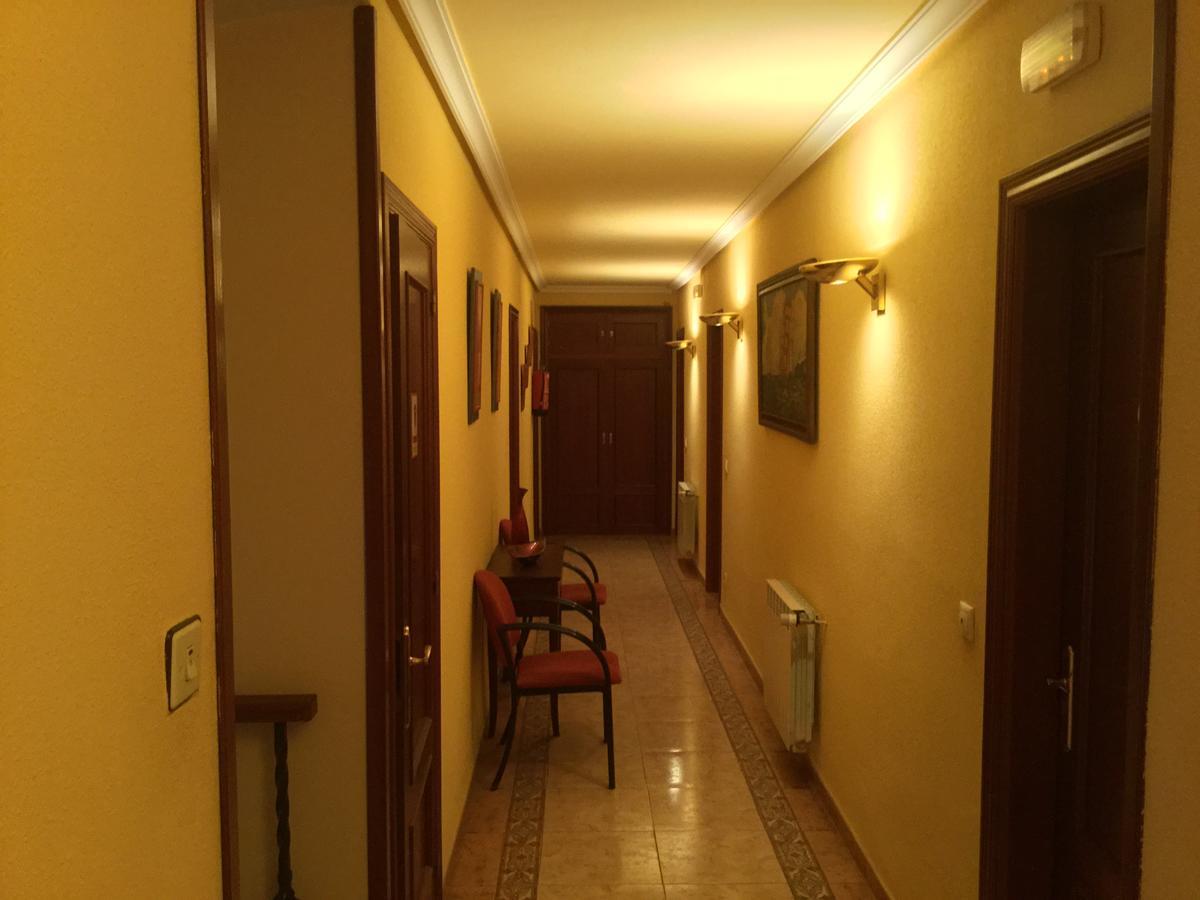Hostal Carazo Torquemada 外观 照片
